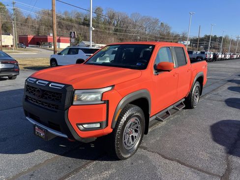 Used 2025 Nissan Frontier PRO-4X w/ Pro Convenience Package image 3