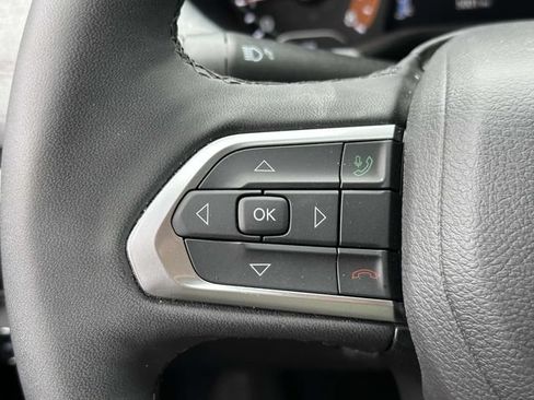 Used 2024 Jeep Compass Latitude w/ Sun and Sound Group AWD/4WD image 32