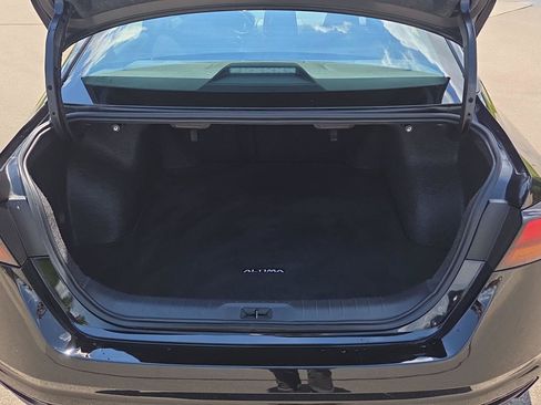 Used 2025 Nissan Altima 2.5 SV FWD image 5
