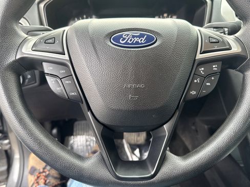 Used 2018 Ford Fusion SE image 11