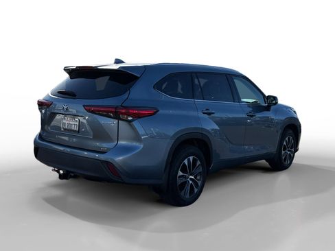 Used 2021 Toyota Highlander XLE image 5