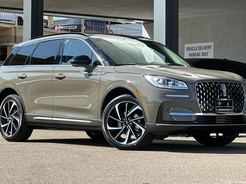 New 2025 Lincoln Corsair Reserve w/ Equipment Group 202A FWD image 1