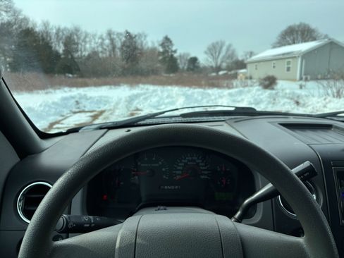 Used 2006 Ford F150 XLT image 11