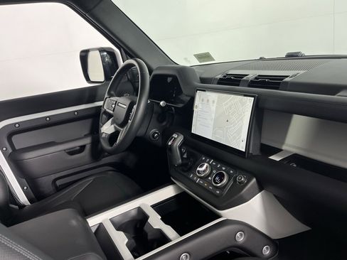 Used 2025 Land Rover Defender 110 S image 35