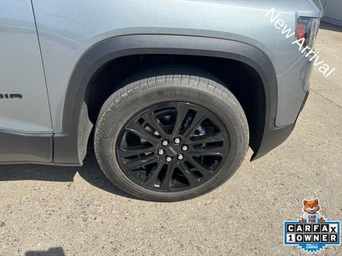 Used 2023 GMC Acadia SLT w/ Elevation Edition image 4