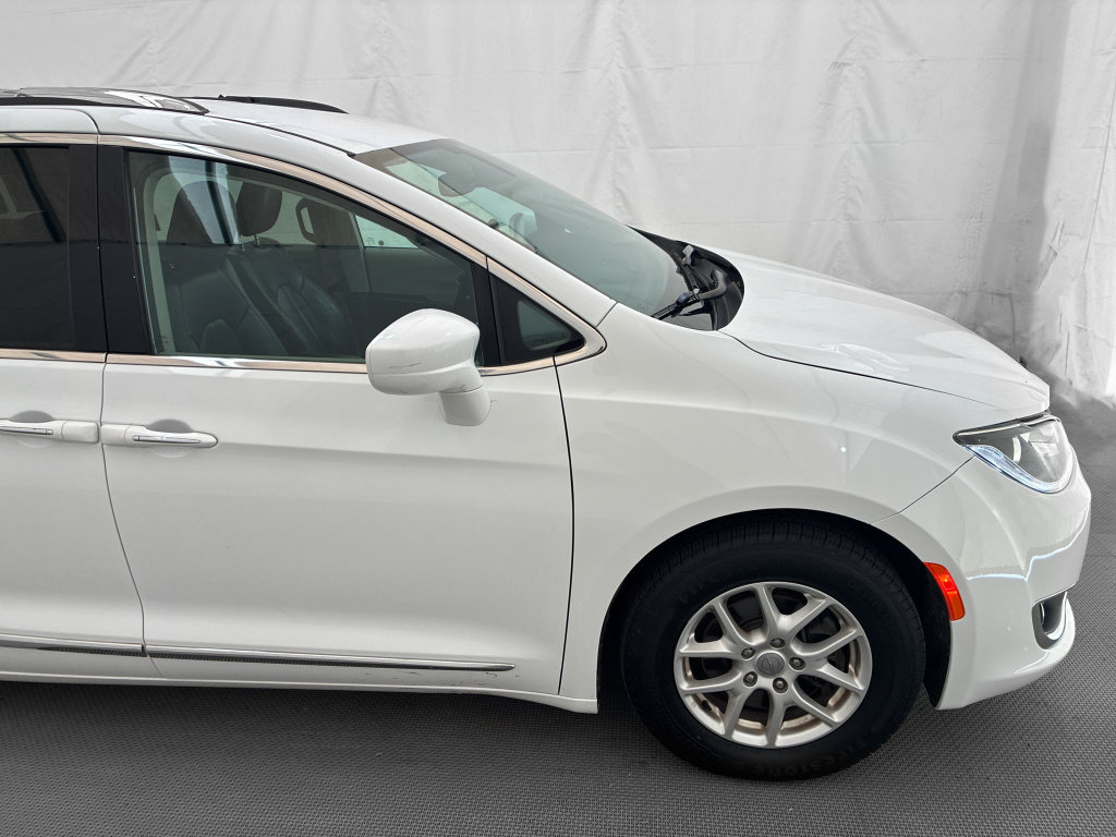 Used 2020 Chrysler Pacifica Touring-L FWD image 7