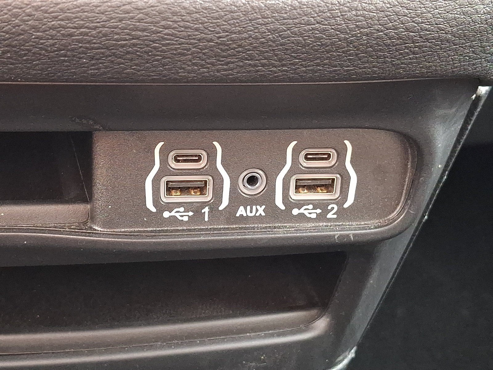 Used 2024 Chrysler Pacifica Limited FWD image 27
