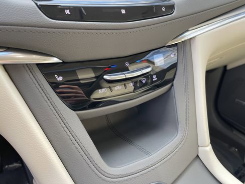 Used 2021 Cadillac XT5 Premium Luxury image 14