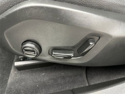 Certified 2025 Volvo XC60 B5 Plus image 12