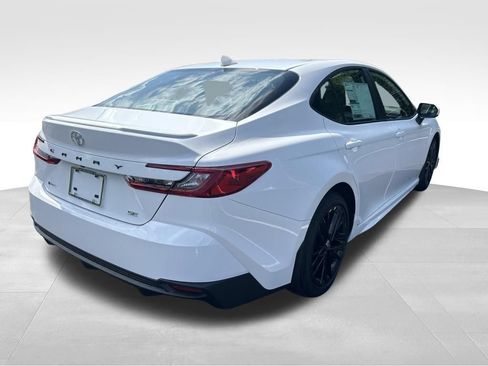 New 2026 Toyota Camry Hybrid FWD image 5