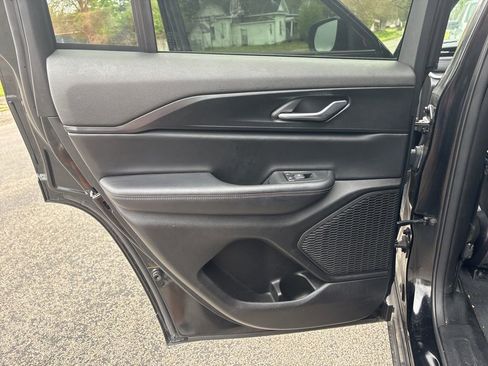 Used 2024 Jeep Grand Cherokee Altitude image 19