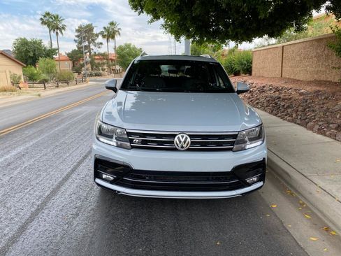 Used 2018 Volkswagen Tiguan SEL w/ R-Line Package image 3