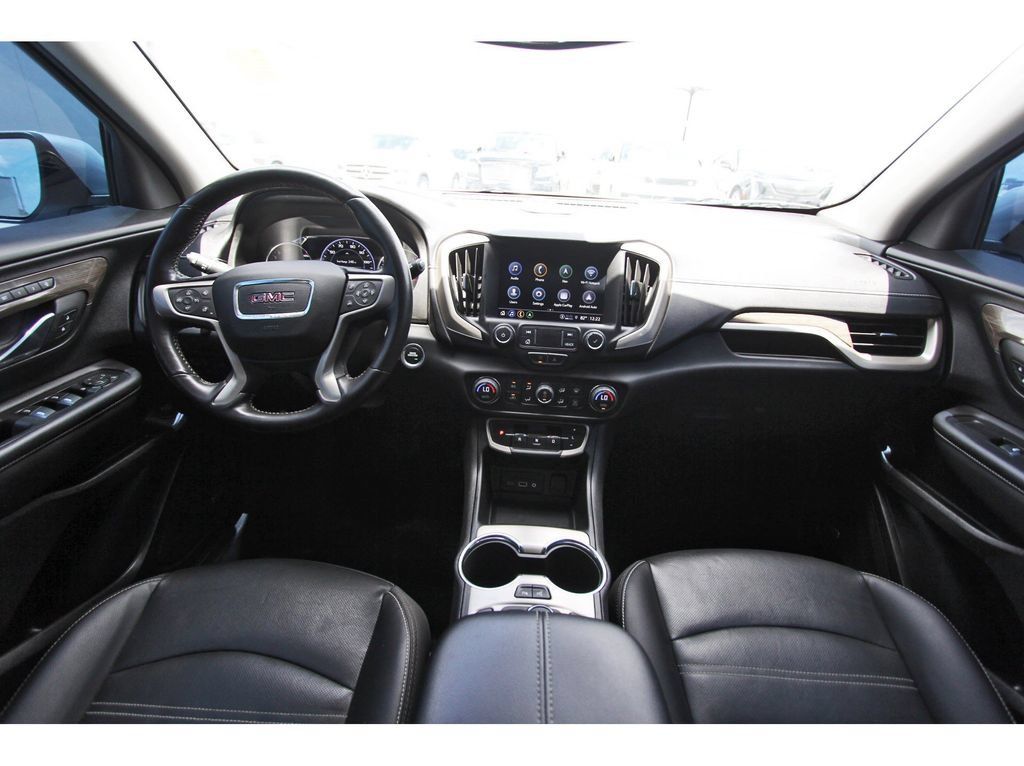 Used 2022 GMC Terrain Denali w/ Denali Premium Package AWD/4WD image 9