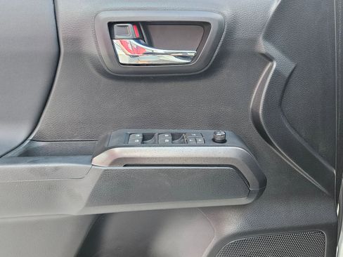 Used 2021 Toyota Tacoma TRD Off-Road w/ Technology Package image 19