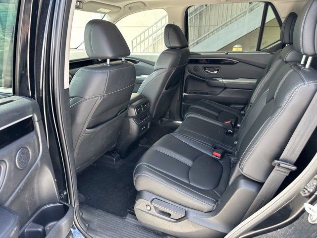 Used 2023 Honda Pilot Touring image 6