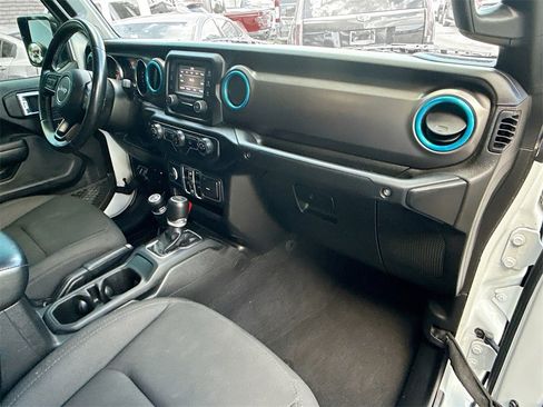 Used 2021 Jeep Gladiator Willys image 31