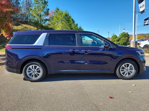 Used 2024 Kia Carnival LX image 27