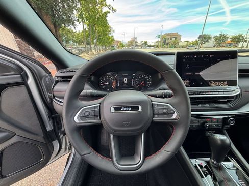 Used 2026 Jeep Compass Trailhawk AWD/4WD image 30
