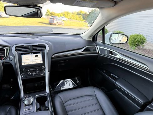 Used 2018 Ford Fusion SE w/ Equipment Group 602A FWD image 25