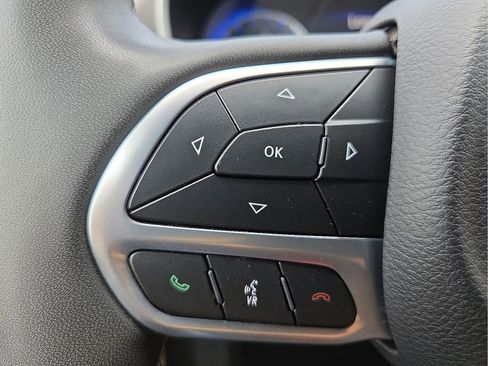 Used 2023 Chrysler Pacifica Touring-L FWD image 19