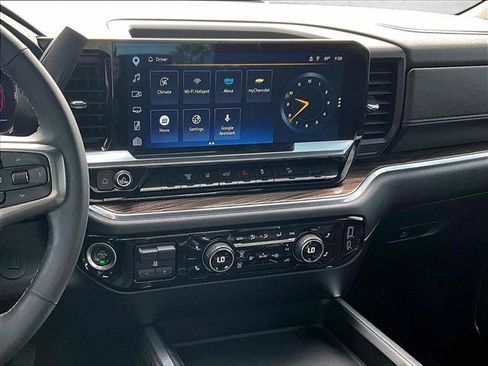 Used 2024 Chevrolet Silverado 2500 LT AWD/4WD image 8