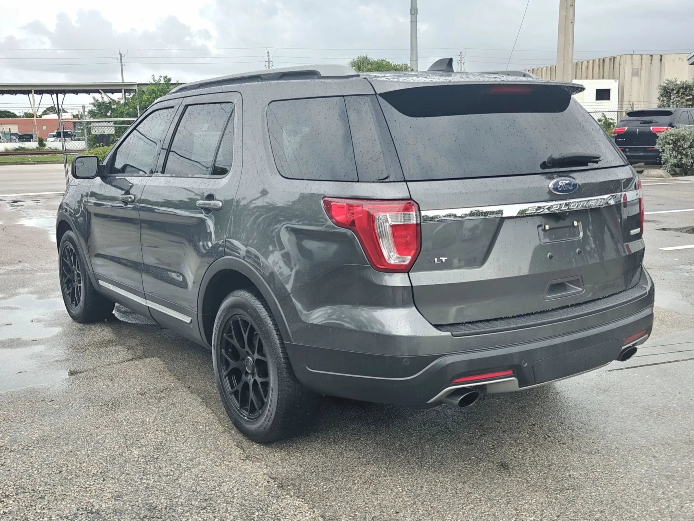 Used 2018 Ford Explorer XLT w/ Class II Trailer Tow Package FWD image 5