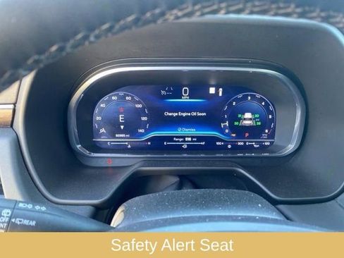 Used 2023 Chevrolet Suburban Premier image 31