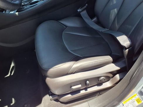 Used 2019 Buick Envision Essence FWD image 25