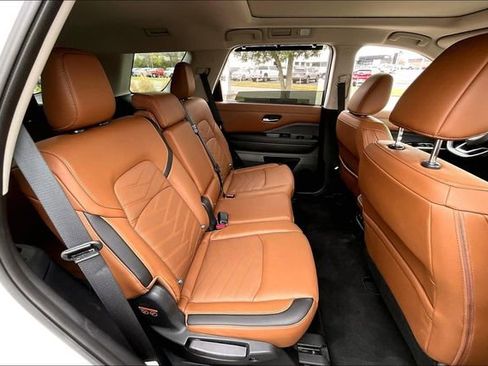 Certified 2025 Nissan Pathfinder Platinum w/ Cargo Package FWD image 22