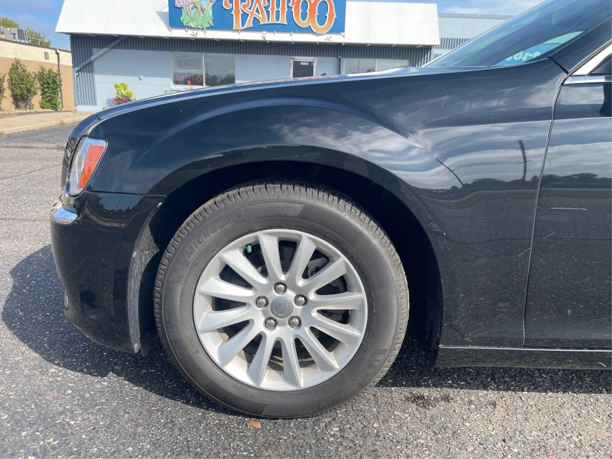 Used 2014 Chrysler 300 w/ Driver Convenience Group RWD image 20