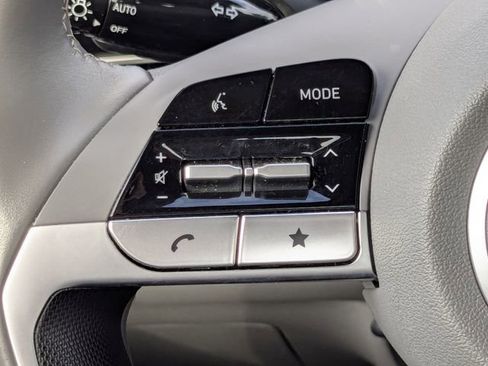 Used 2025 Hyundai Elantra SEL image 24