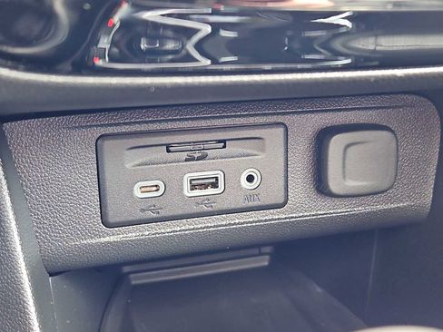 Used 2020 Buick Encore GX Essence w/ Experience Buick Package image 19