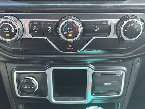 Used 2018 Jeep Wrangler Unlimited Sport image 24