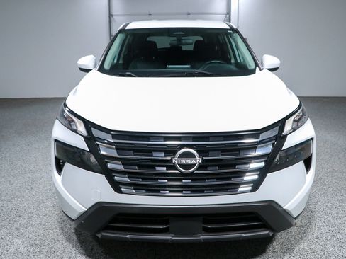 Used 2024 Nissan Rogue SV FWD image 4