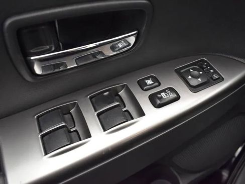 Used 2024 Mitsubishi Outlander Sport SE image 21