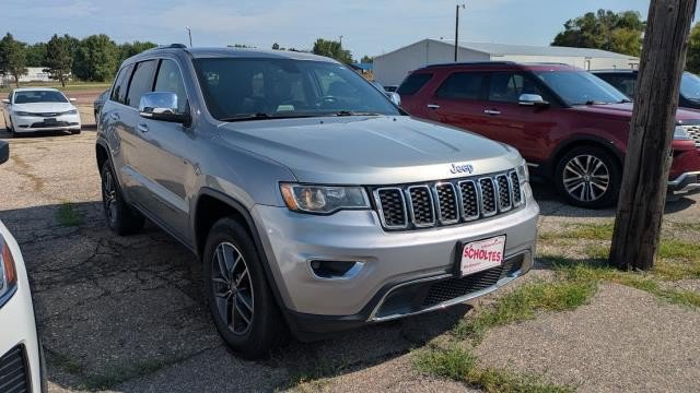Used 2017 Jeep Grand Cherokee Limited AWD/4WD image 2
