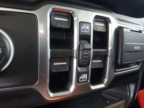 Used 2023 Jeep Gladiator Sport AWD/4WD image 16