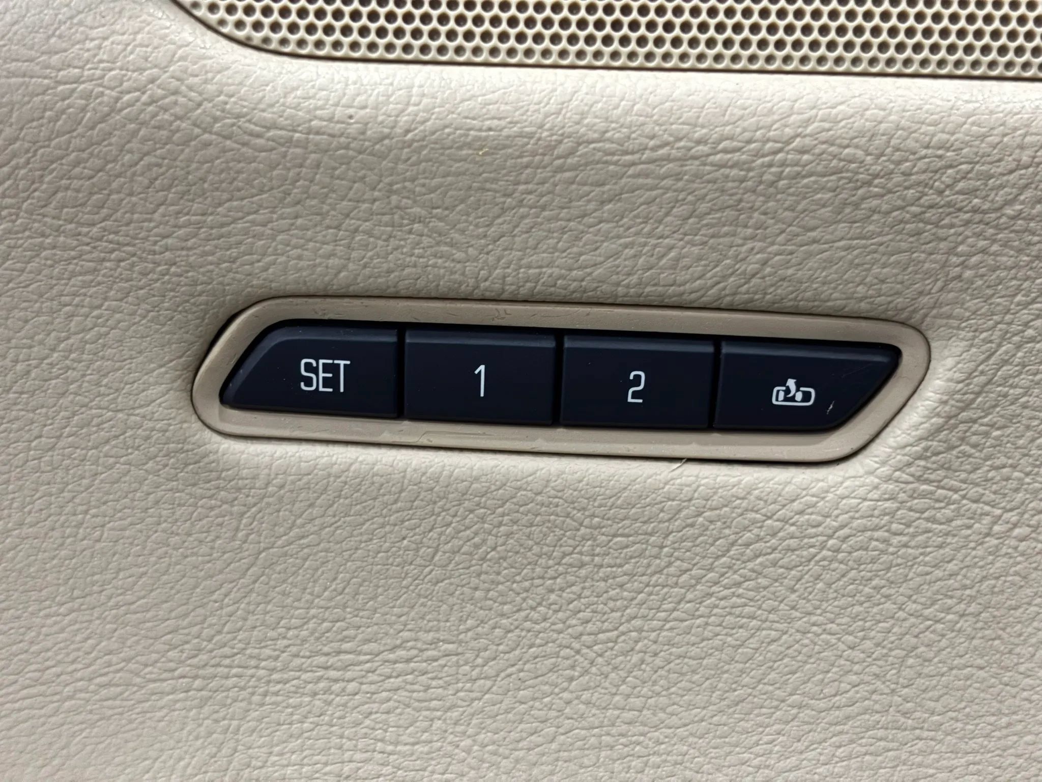 Used 2018 Cadillac XT5 Premium Luxury FWD image 39