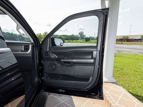Used 2024 Ford Expedition XLT RWD image 21