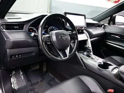 Used 2024 Toyota Venza Nightshade AWD/4WD image 13