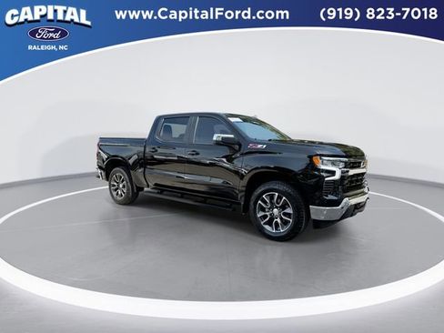 Used 2022 Chevrolet Silverado 1500 LT w/ Z71 Off-Road Package image 2