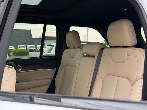 Used 2024 Jeep Grand Cherokee Limited w/ Luxury Tech Group II AWD/4WD image 33