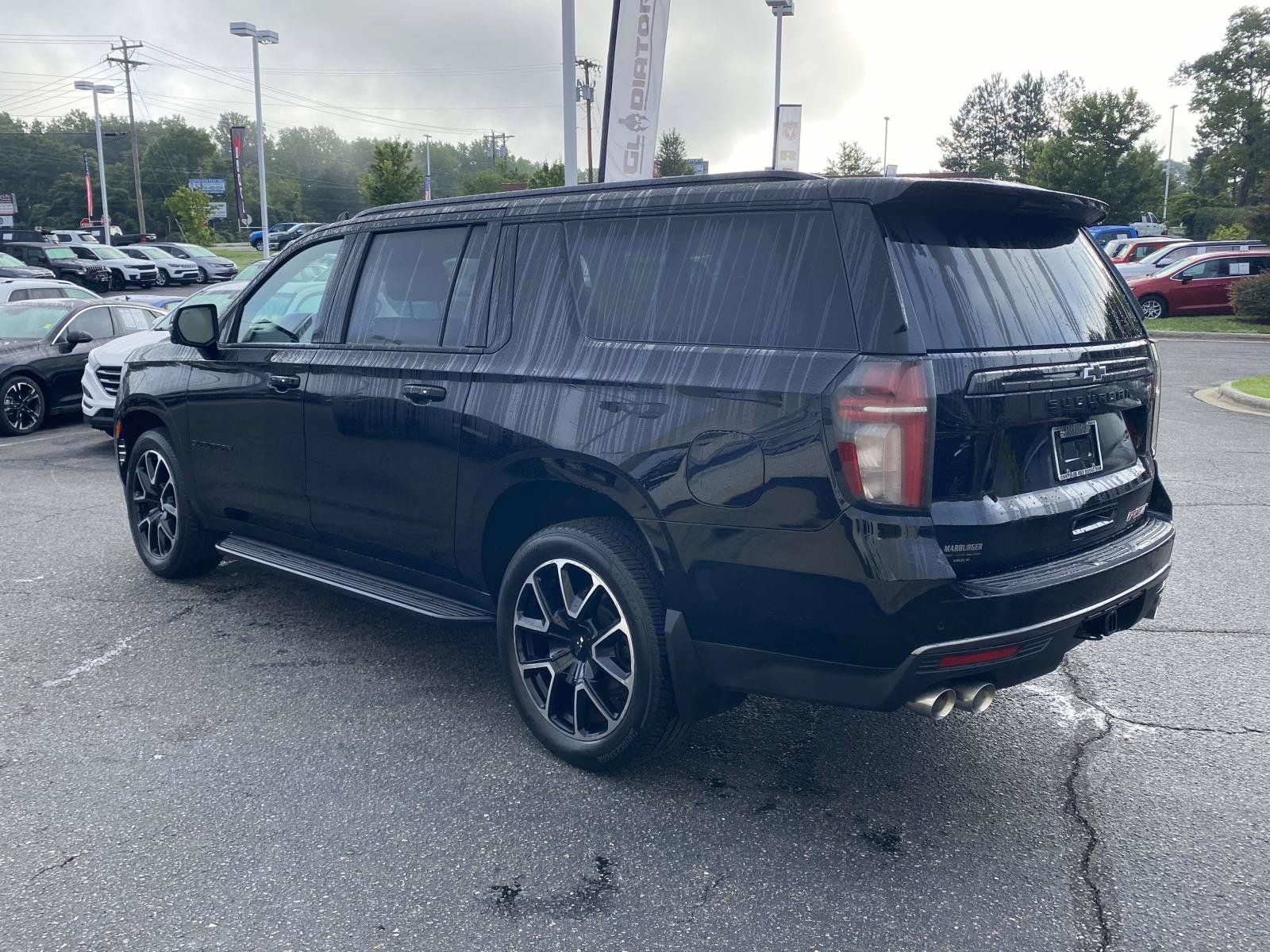 Used 2022 Chevrolet Suburban RST w/ Sport Performance Package AWD/4WD image 6
