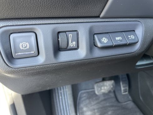 Used 2023 GMC Acadia SLT w/ Elevation Edition image 33