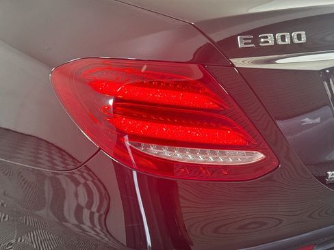 Used 2018 Mercedes-Benz E 300 image 36