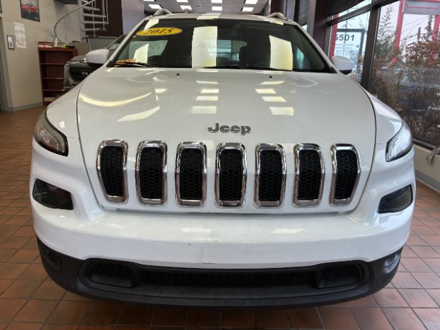 Used 2015 Jeep Cherokee Latitude AWD/4WD image 4
