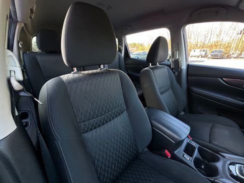 Used 2018 Nissan Rogue SV image 37