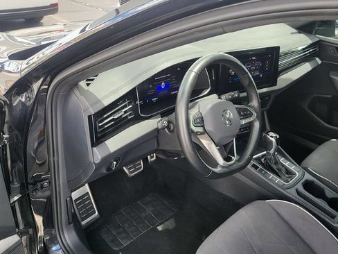 Used 2025 Volkswagen Jetta Sport FWD image 3