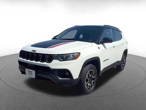 Used 2025 Jeep Compass Trailhawk AWD/4WD image 7