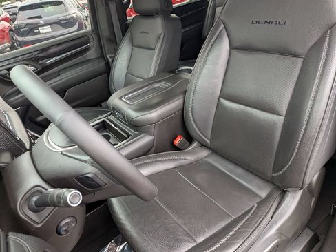 Used 2021 GMC Yukon XL Denali AWD/4WD image 14
